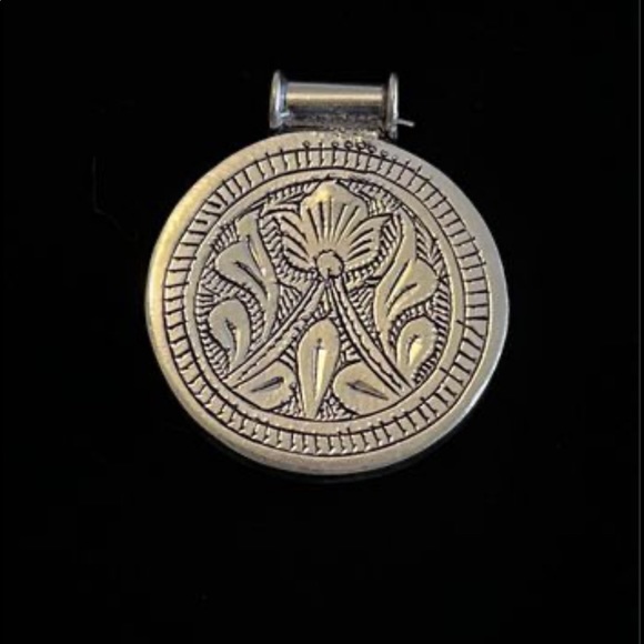 Hollow back silver pendants on choice! - Picture 8 of 10